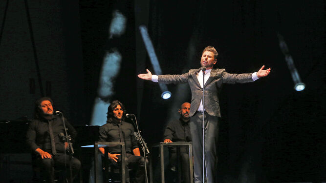 Miguel Poveda, durante un concierto en Jerez