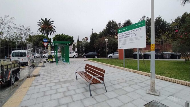 Nueva parada del autobús interurbano en el hospital de San Carlos.