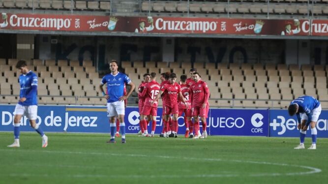 Los jugadores del Leganés celebran el gol de Naim en la primera mitad.