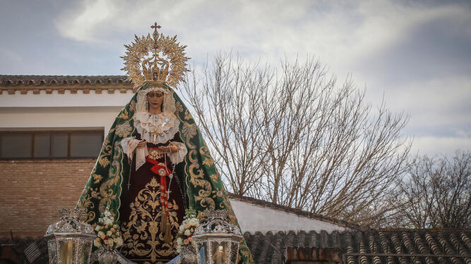 María Santísima de la O lucía maravillosa con el manto macareno 'de los Cisneros'.