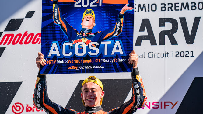 Pedro Acosta, campeón de Moto3, llegó al Mundial con 16 años (tras ganar la Rookies Cup) y da el salto a Moto2 con 17.