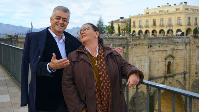 Modesto Barragán, con María del Monte, en la foto de presentación de las Campanadas de Canal Sur del pasado año. Pepe Da Rosa sustituyó al ubriqueño