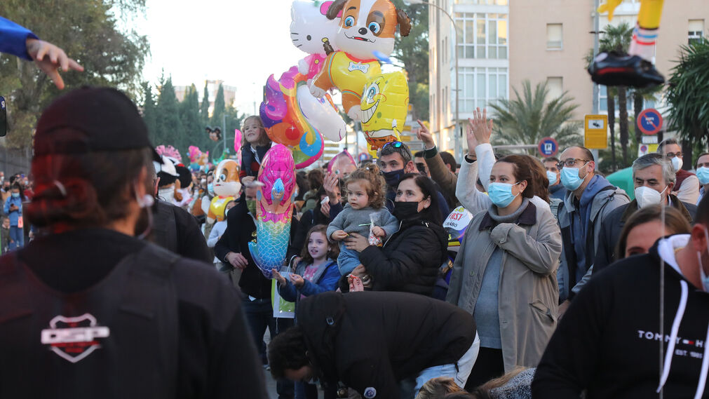 Miles de niños reciben a la Cartera Real a su llegada a Jerez