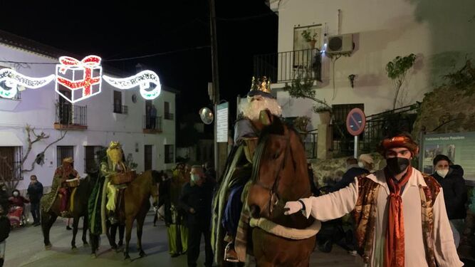 Los Reyes Magos llegan a caballo a Benamahoma