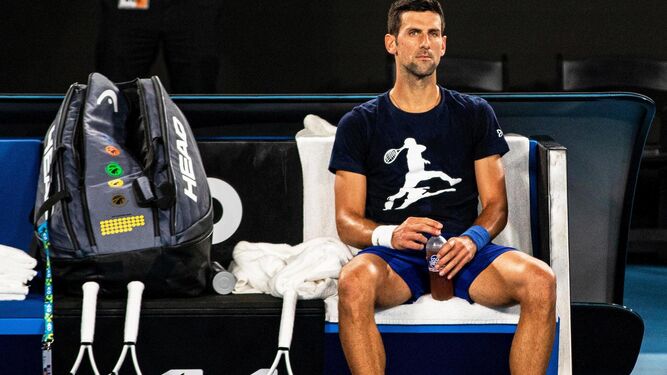 Djokovic, durante un entrenamiento en Melbourne Park