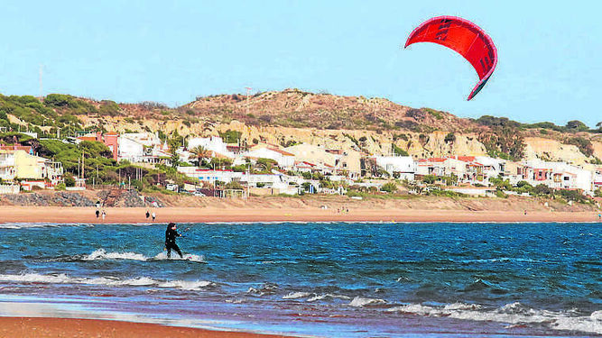 Playa de Mazagón, para tomar el sol y practicar deportes de viento.