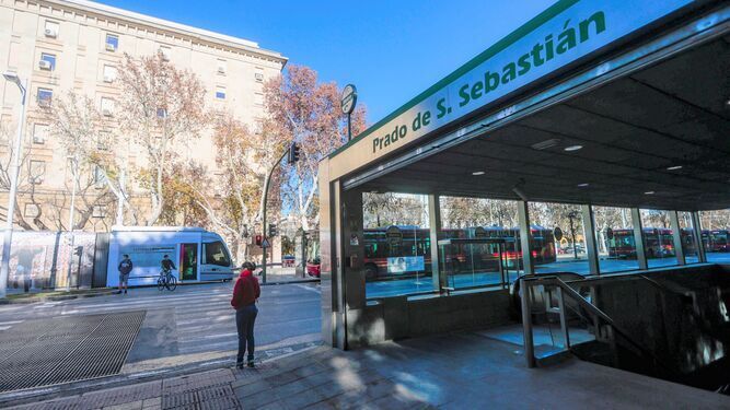 En el Prado, los viajeros de la línea 3 de Metro de Sevilla pueden enlazar con la línea 1 y con el tranvía