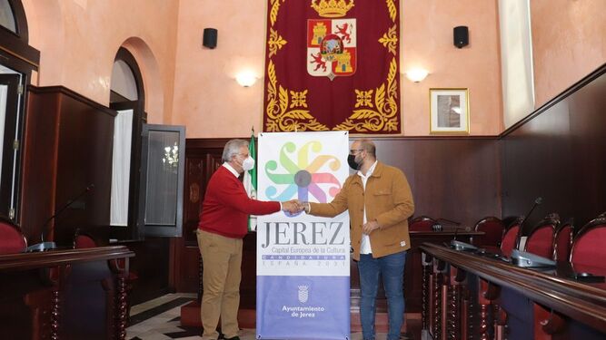 Carlos Salguero y Francisco Camas, tras anunciar Puerto Real que respalda la candidatura cultural de Jerez.