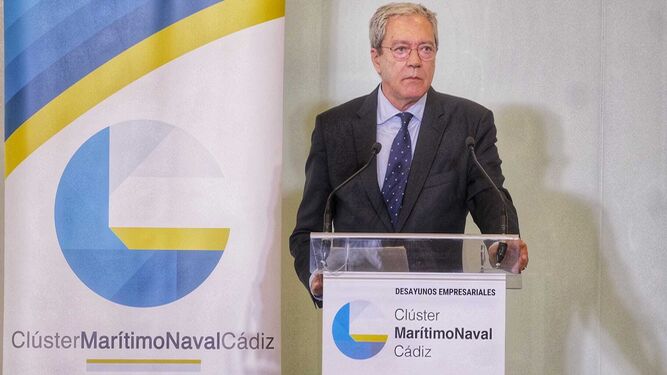 El consejero de Transformación Económica e Industria, Rogelio Velasco, en el desayuno del Clúster Marítimo Naval.