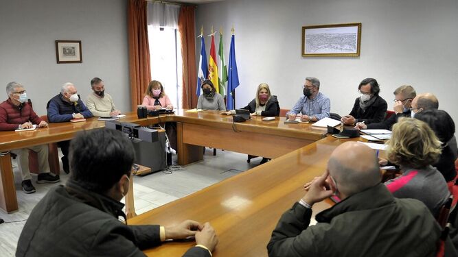 Reunión de Mamen Sánchez con comerciantes, hosteleros y Policía para abordar la seguridad en el entorno de Doña Blanca.