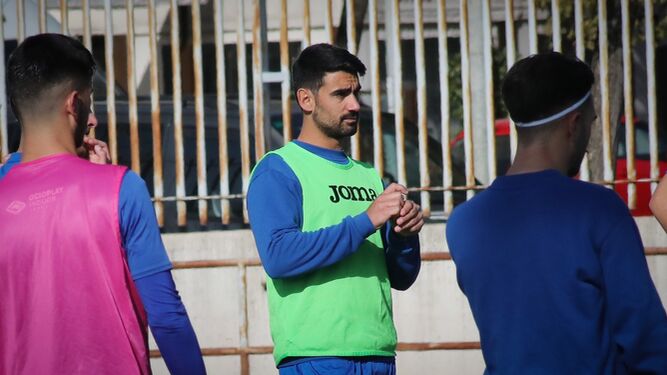 Adri, muy serio, en uno de los últimos entrenamientos del Xerez CD en La Granja.