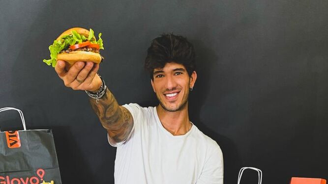 Aleix Puig, en una foto de promoción de su 'delivery' de hamburguesas, 'Vicio'.