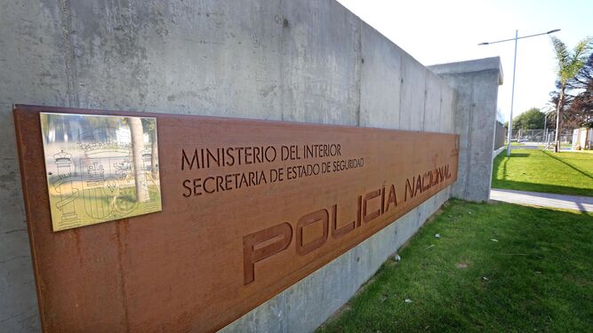 Entrada de la Comisaría de Policía Nacional de Jerez.