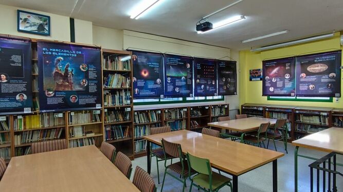 Exposición 'AstrónomAs' en la biblioteca del IES Caballero Bonald.