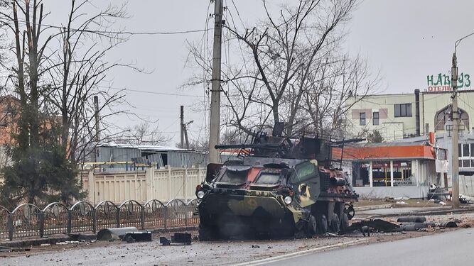 Un tanque destruido en el este ucraniano