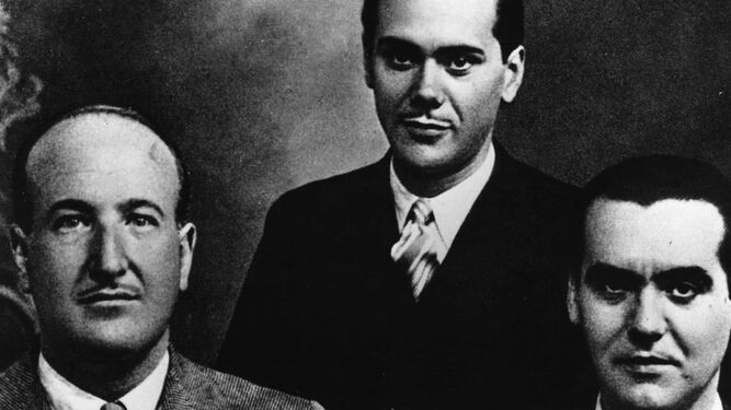 Luis Cernuda y Federico García Lorca, en una fotografía con Vicente Aleixandre.