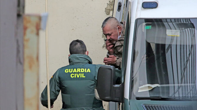El condenado a su llegada a la Audiencia Provincial en Jerez el primer día del juicio.
