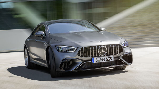 Mercedes aumenta el equipamiento de serie de sus AMG GT con motor V8