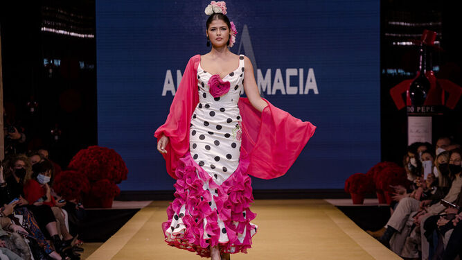 Uno de los trajes de flamenca de Amparo Maciá