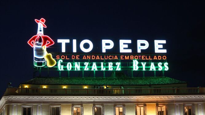 El icónico luminoso de Tío Pepe en la Puerta del Sol madrileña.