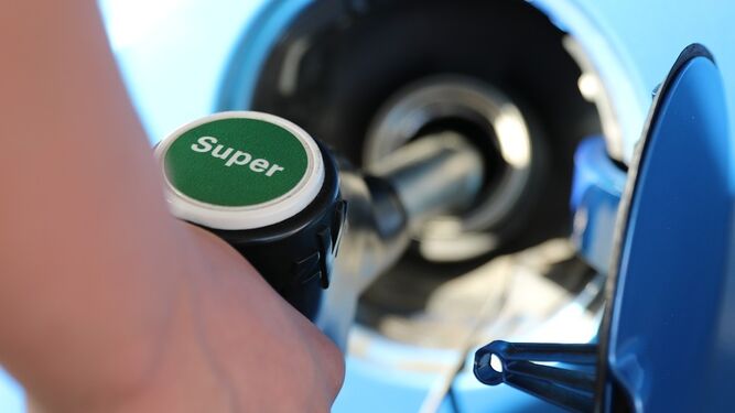Petroleras y Gobierno se unen para frenar la escalada de precios de los combustibles