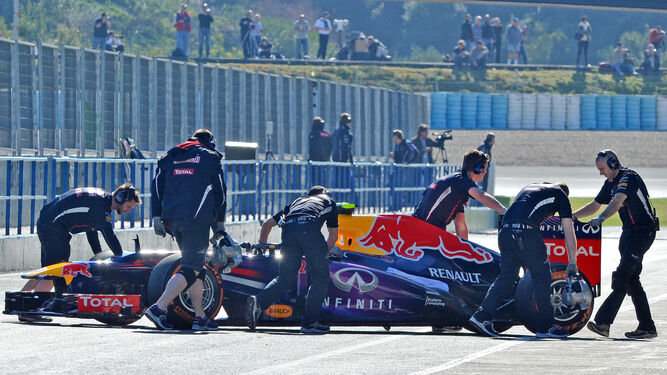 El RB9 de Mark Webber, en un entrenamiento de F-1 en el Circuito.