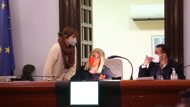 Laura Álvarez, Mamen Sánchez y José Antonio Díaz,  este lunes en el Debate del Estado de la Ciudad.