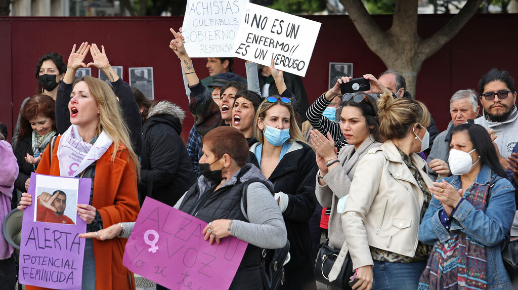Protesta de Marea Violeta de Jerez en apoyo de Lourdes la joven agredida brutalmente