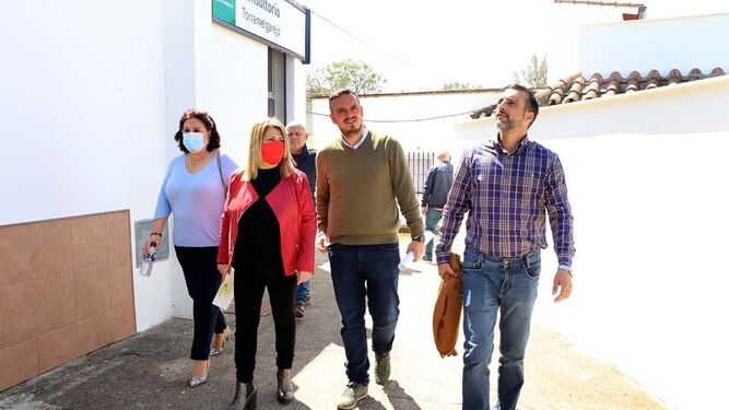 Las alcaldesas de Torrremelgarejo y Jerez recorren la pedanía con los ediles Alba y Díaz