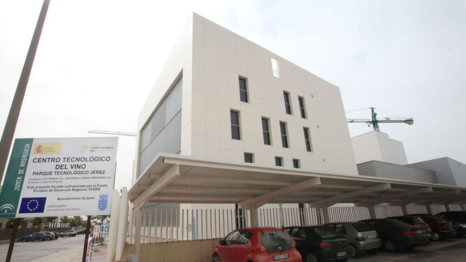 Edificio del Centro Tecnológico del Vino en el PTA de Jerez, en desuso desde su construcción.