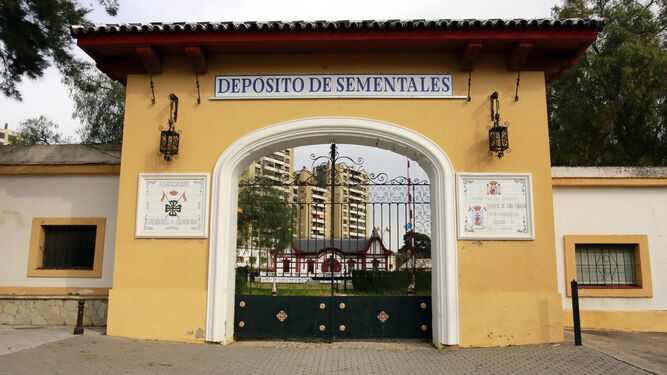 Fachada principal del Depósito de Sementales.