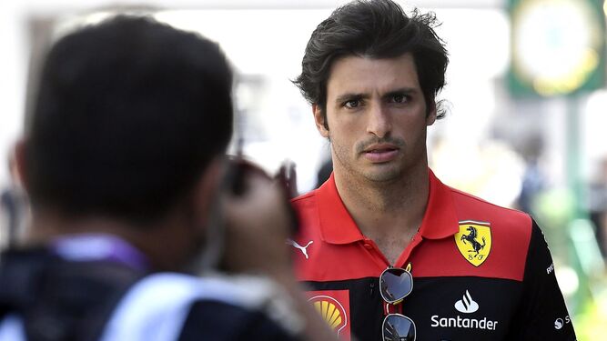 Carlos Sainz seguirá en Ferrari al menos hasta 2024.