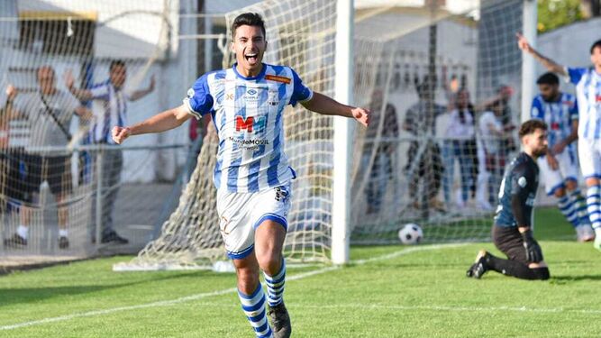 Juanan celebra su gol al Guadalcacín en el Pedro Garrido.