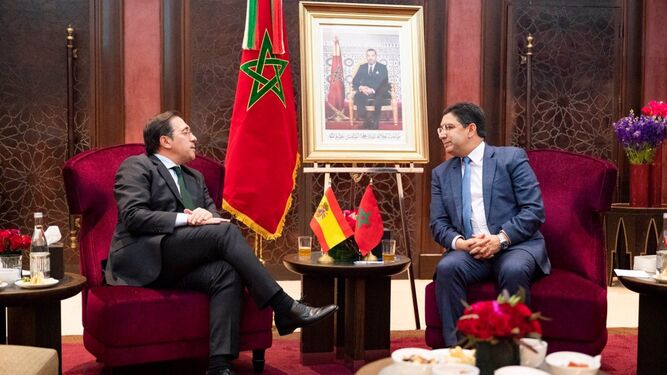 El ministro de Asuntos Exteriores, José Manuel Albares, y su homólogo marroquí, Naser Burita
