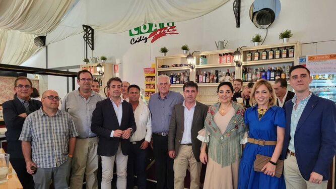 Los responsables de Coag junto a representantes del PP de Jerez, el alcalde de La Barca y el ex alcalde de Torrecera.