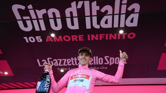 Juanpe López, ciclista lebrijano del Trek Segafredo y maglia rosa del Giro.