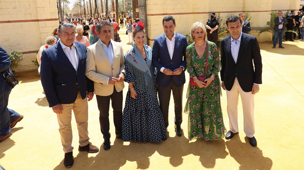 Juanma Moreno, presidente de la Junta, visita la Feria de Jerez