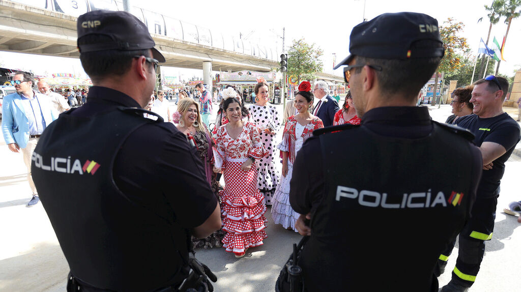 La ministra Carolina Darias se pasea por la Feria de Jerez