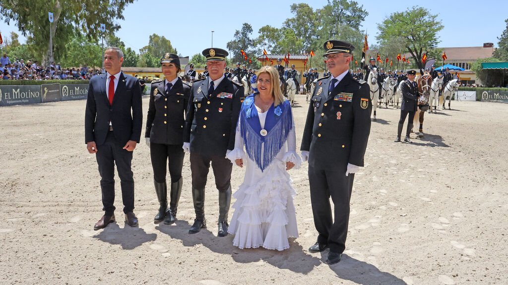 Entrega del Caballo de Oro en Jerez a la Unidad Especial de Caballer&iacute;a de la Polic&iacute;a Nacional.