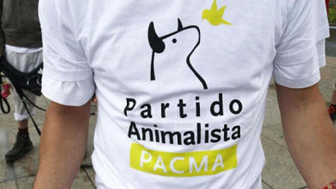 El logotipo del Pacma, en una camiseta.