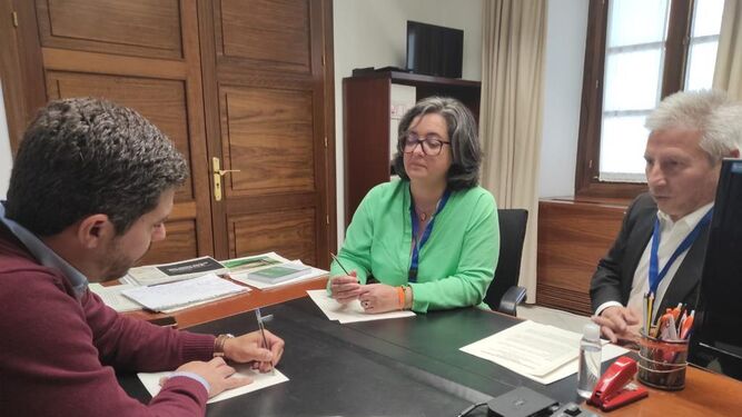 Los concejales de Ciudadanos Chiclana, en su encuentro con el parlamentario Sergio Romero.