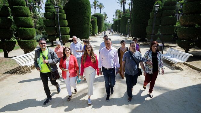 Los candidatos de Por Andalucía, este lunes en el Parque Genovés de Cádiz.