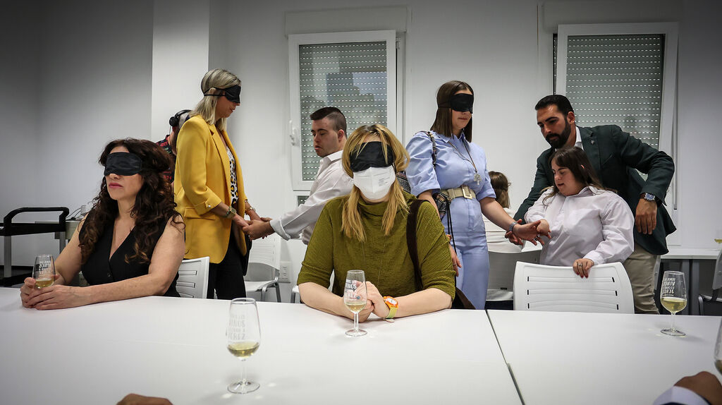 Cata sensorial a ciegas en el Campus de Jerez