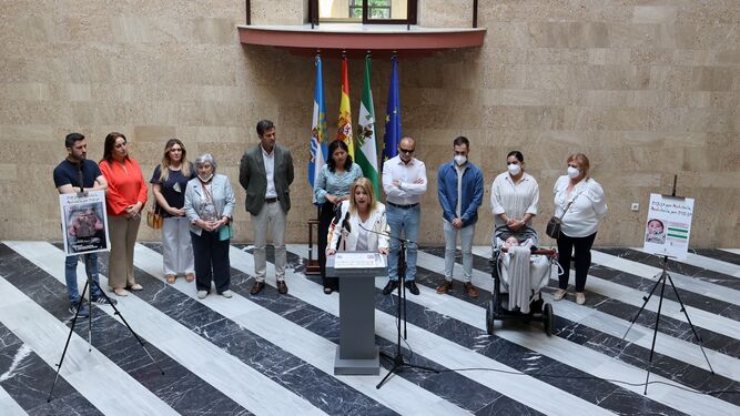 Mamen Sánchez, en la presentación del 'Reto Solidario a favor de Diego' junto a familiares y patrocinadores.