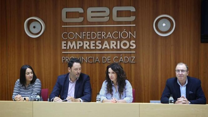 Rocío Ruiz se reúne este viernes con representantes de la patronal de Cádiz.