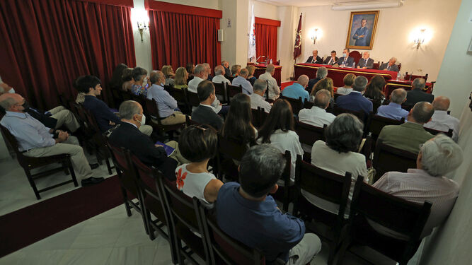 Presentación del libro 'Apuntes históricos de Jerez' en la Academia.