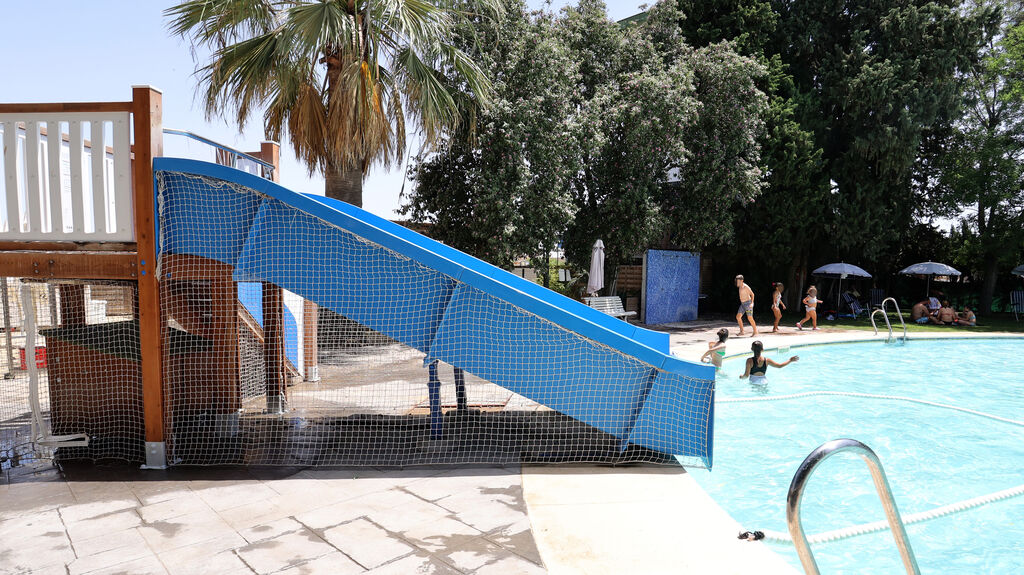 Im&aacute;genes del magn&iacute;fico ambiente en las piscinas del Club Nazaret de Jerez