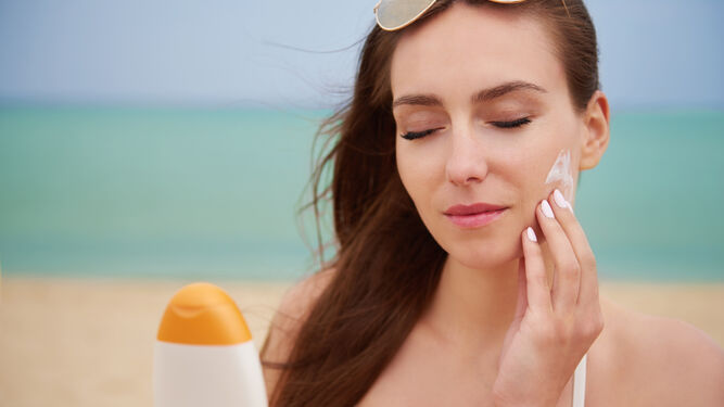 Las consecuencias sobre la piel de usar una crema solar caducada