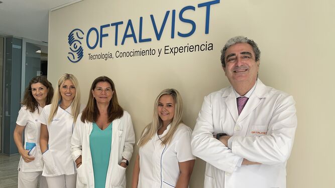 El equipo de la clínica en el centro de Jerez de Oftalvist.