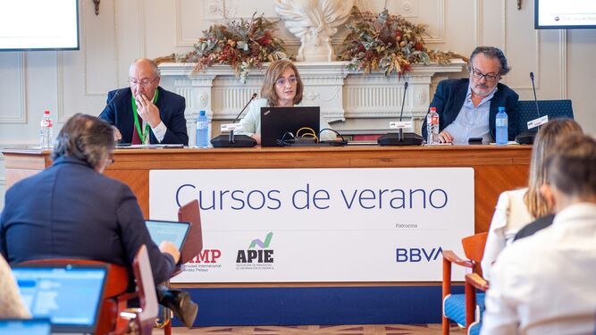 La presidenta de la Airef, Cristina Herrero, este martes en el Palacio de la Magdalena, en Santander.